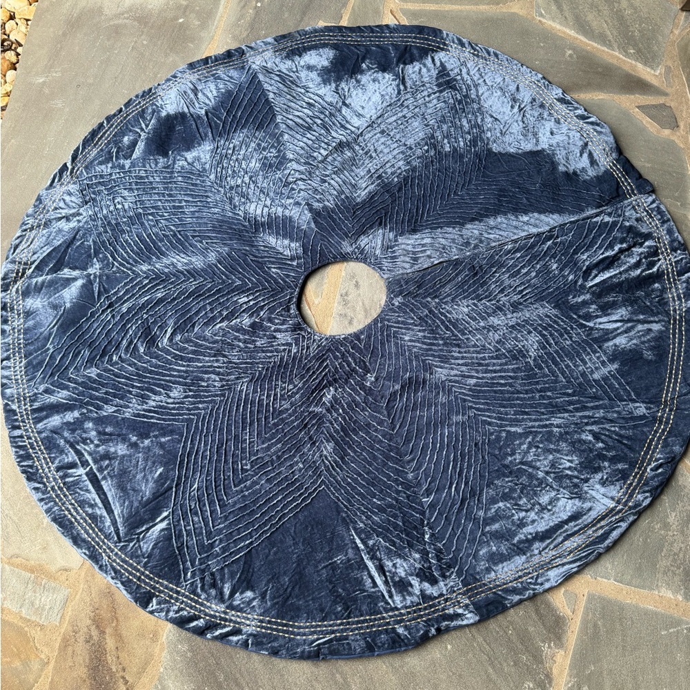 New🌟Anthropologie -RORY VELVET KANTHA HEIRLOOM TREE SKIRT